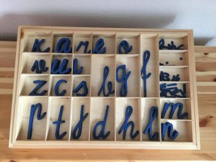 Koka alfabēts latviešu valodā - rakstītie burti (kaste + burti)